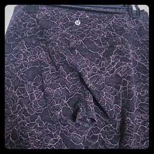 Align size 10 28” lulu’s slightly worn for sale!